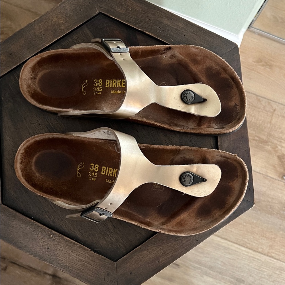 ๐ 1 hour sale. Birkenstock, size 38 EU (7.5 US) Gold Shimmer and Tan sandals - Picture 4 of 9
